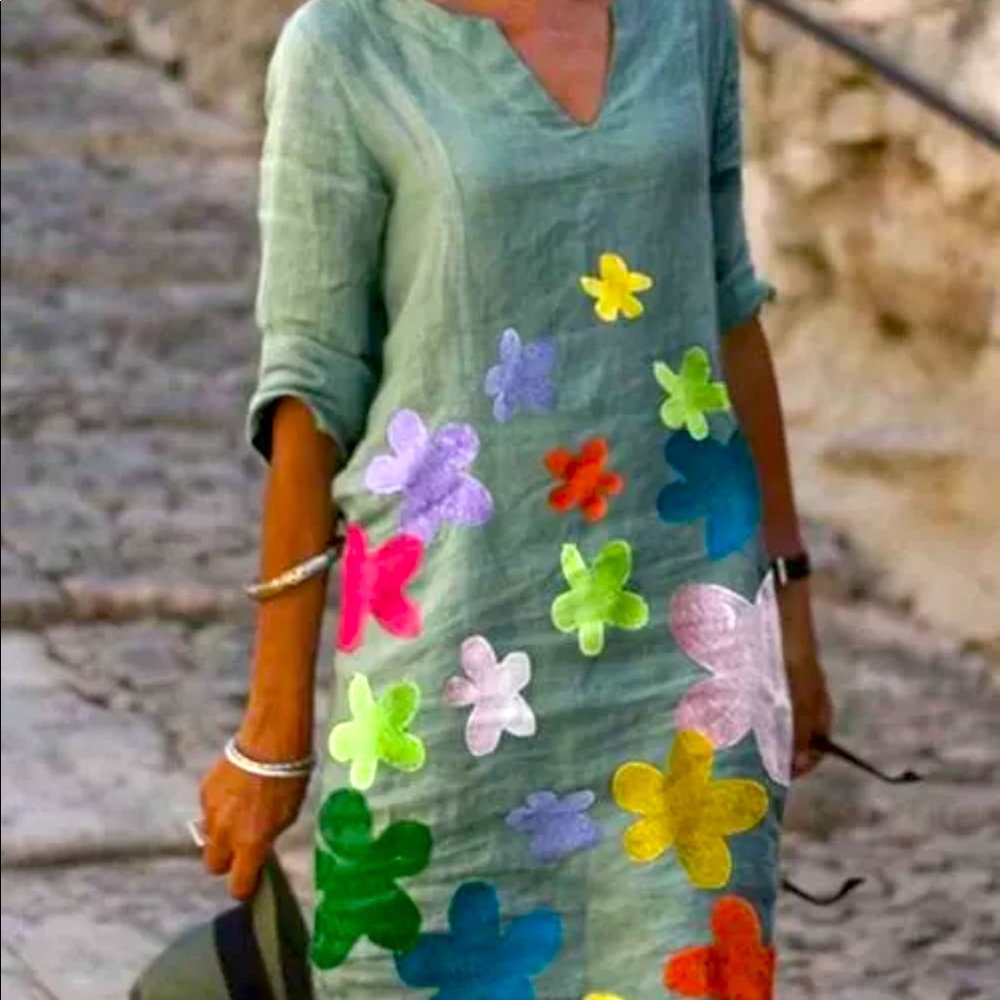 🆕NWT🆕 Beautiful Floral Tunic V-neckline Dress